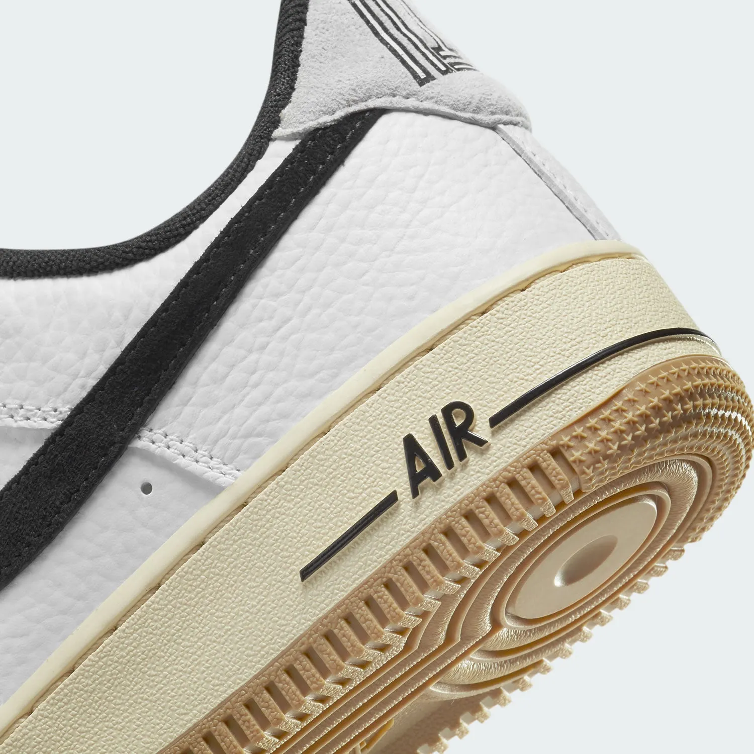 Nike Women's Air Force 1 '07 LX DR0148 101
