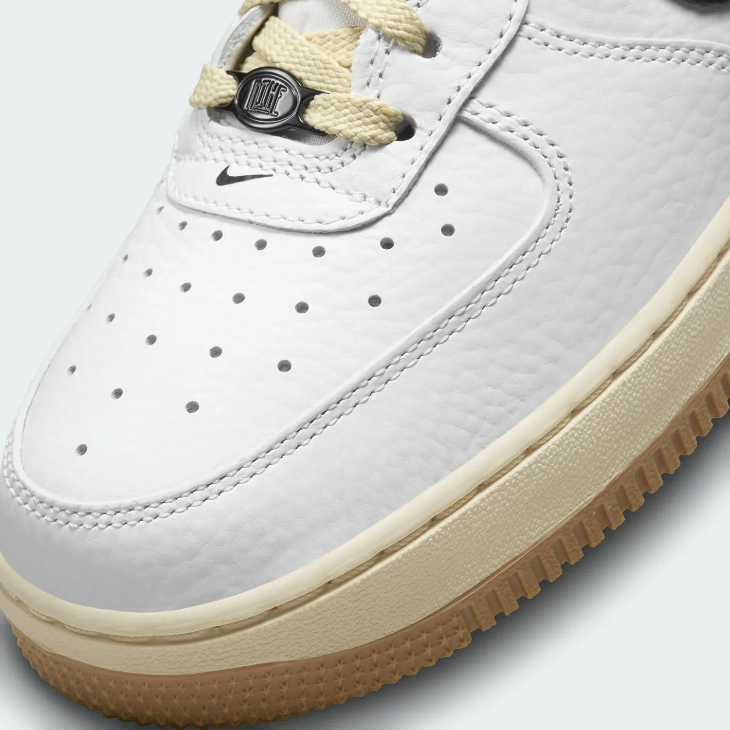 Nike Women's Air Force 1 '07 LX DR0148 101